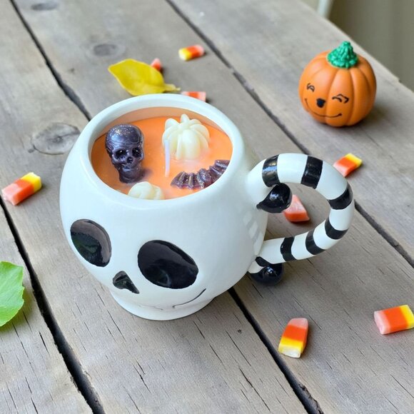 Handmade ✦ Boston Warehouse Skull Mug Candle ✦ Pumpkin Vanilla Coconut Soy Wax - Picture 6 of 8